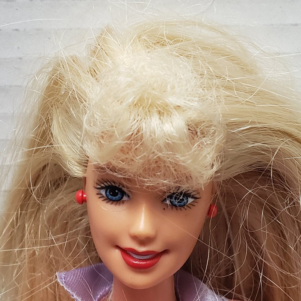 Barbie Doll In Fashion Avenue Internationale Spring Outfit 1996 - Picture 4 of 10